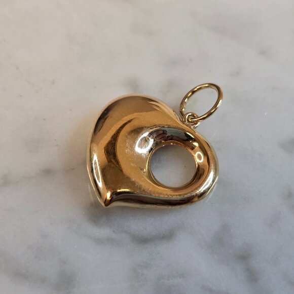 Womens Vintage Estate 18K Yellow Gold Heart Pendant 1.7g E7506